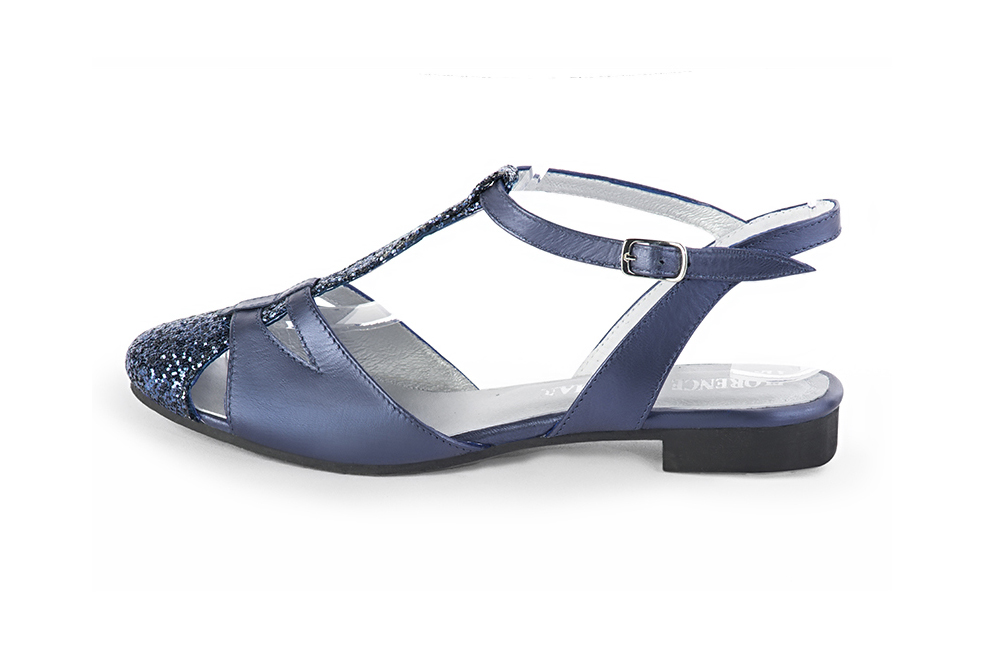 Women's prussian blue elegant T-strap closed-toe heels. Round toe. Thin leather soles - Profile view